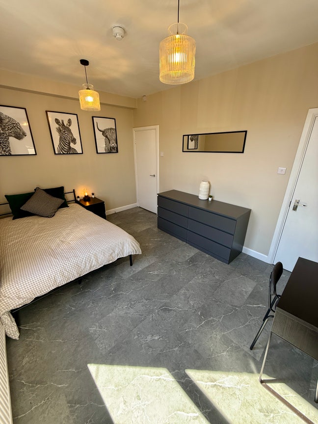 Double Room w/ En-Suite + Cleaner &pound;550 Bills Inc Main Photo