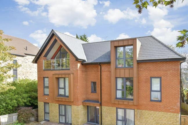 Modern 2 bedroom flat to rent- All bills included Main Photo