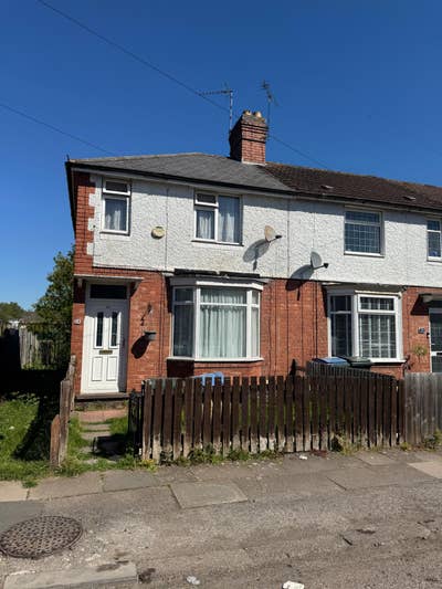 3-Bedroom House Available – &pound;1,100 PCM Main Photo