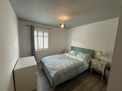 Large Room in Fab Modern Shared 2 bed flat.  Main Photo