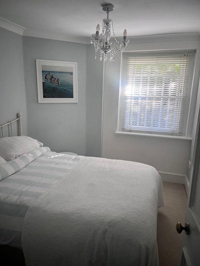 Cosy Double, low deposit, short-let, now available Main Photo