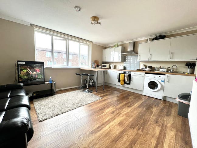 🏡✨ 1 Room Available in BARNES ST Today 🚆✨ ✨🏡 Main Photo