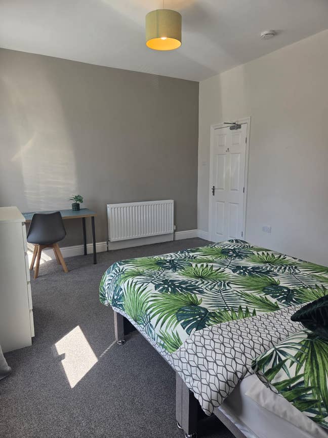 💚  Newly Decorated Bright Double Room  Main Photo