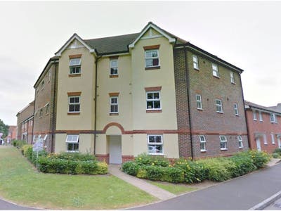 Modern Double Room + Private Bathroom + Parking | Main Photo