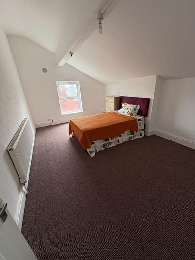 Delightful Double Room with Character & Comfort Main Photo