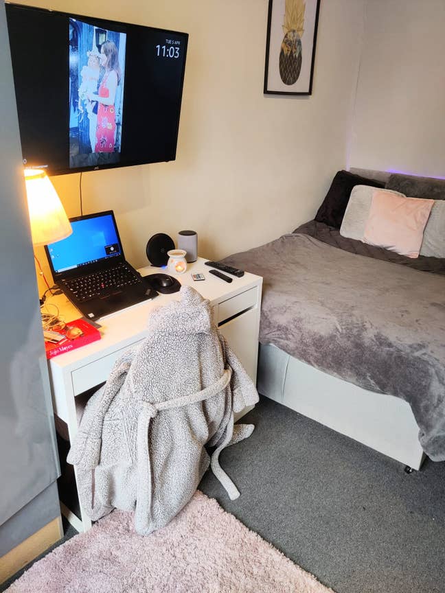 Room in Female Household, close to centre Main Photo