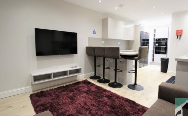 Room Available | Selly Oak | &pound;585/Month Main Photo