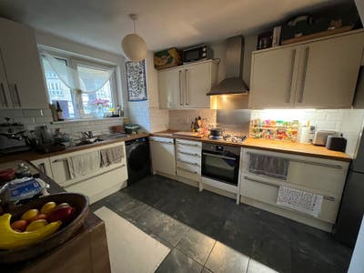 Small double room available in Hoxton/Old street Main Photo