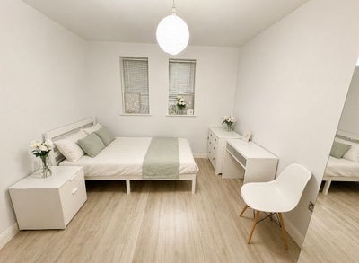 *Bargain*Big double with free gym, E15 female only Main Photo