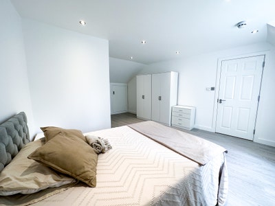2 Double Ensuite Luxury House-5 mins to Jubilee  Main Photo