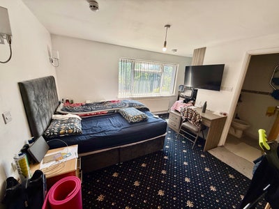 Fully Furnished Serviced Studio – Short-Term Accom Main Photo