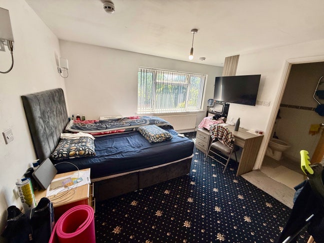 Fully Furnished Serviced Studio – Short-Term Accom Main Photo