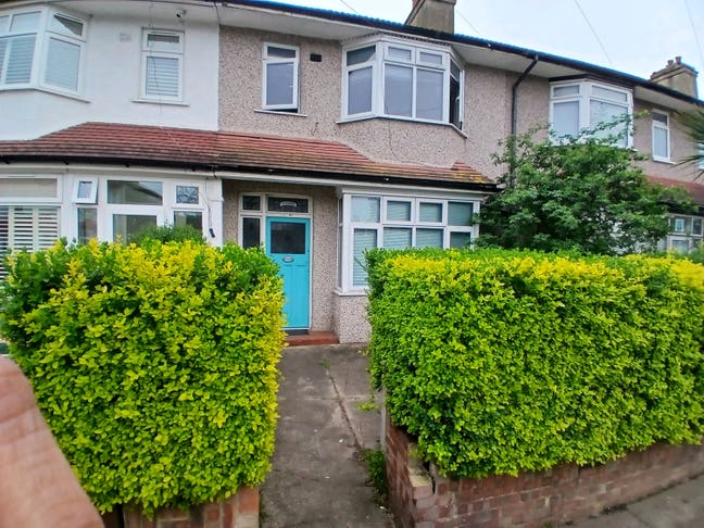 Good Size Three bedroom House in Mitcham Main Photo