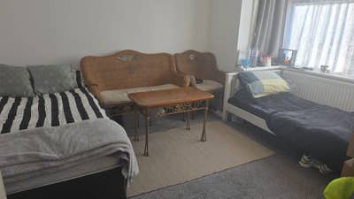 Double Room Available - RM7 7EH Main Photo