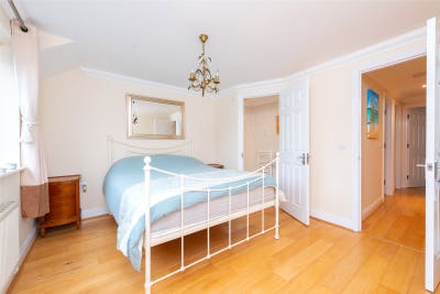 Ash Vale Home | Rooms &pound;800–&pound;1,000 pcm Available Main Photo