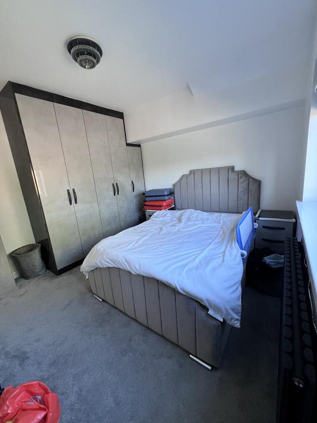 Fully Furnished Room Available in Semi-Detached Main Photo