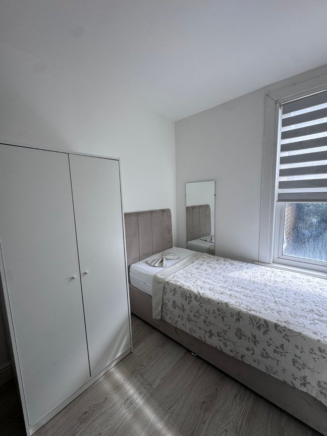 🏡 Spacious Room N17 | Fast 25 min to Central ⚡ Main Photo