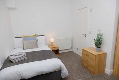 Newly Refurbished  House Share! BILLS & WI-FI INC! Main Photo