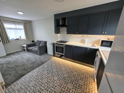 Stunning House Free DSS Northfield  Main Photo