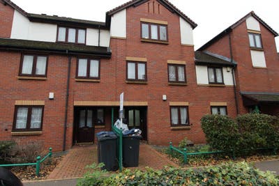 Tenancy Takeover Available – From Around 3 May to  Main Photo