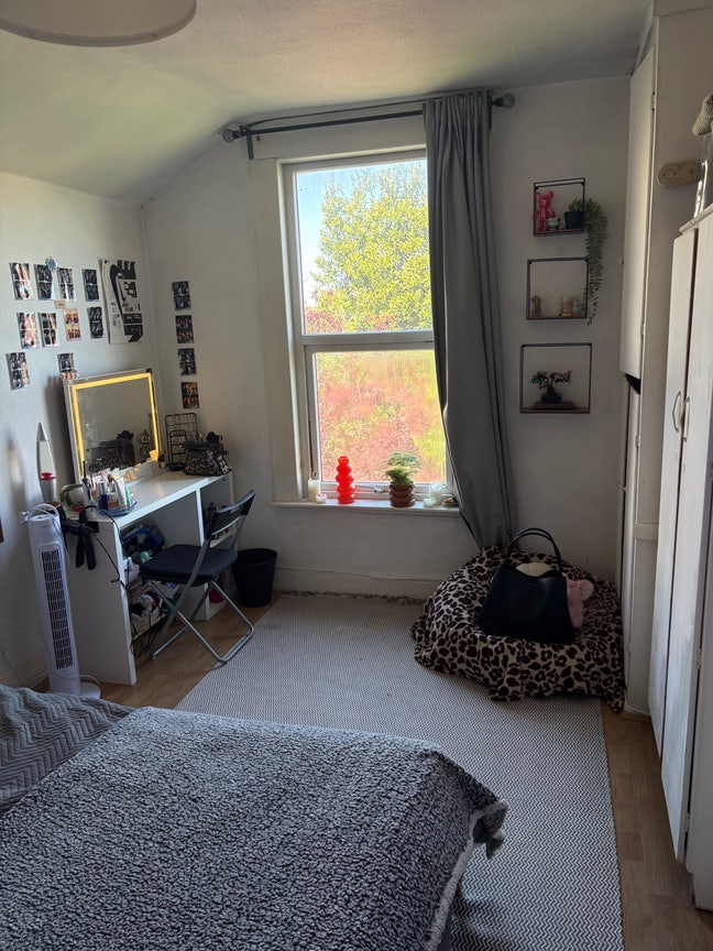 1 double room, Ashley down shared house  Main Photo