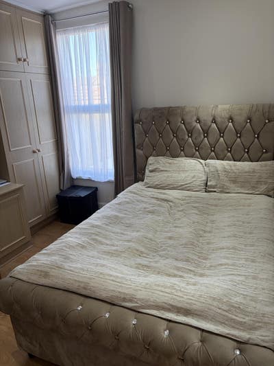 Bright Room in Newly Renovated Stratford Home Main Photo