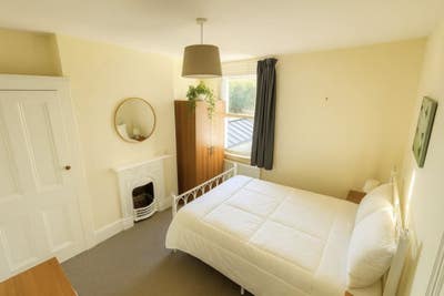 Large Double Room - Near All Major Transport! Main Photo