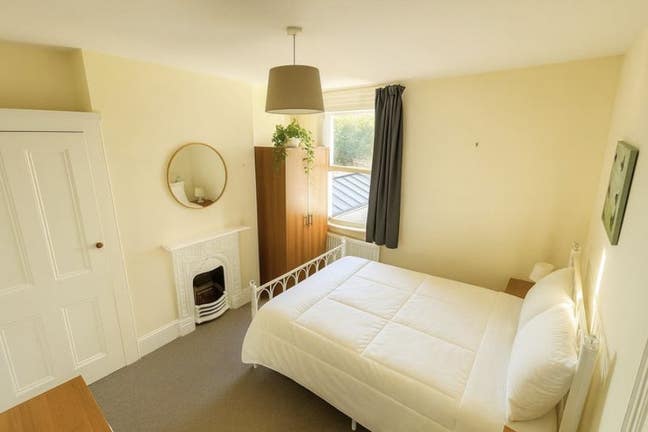 Large Double Room - Near All Major Transport! Main Photo