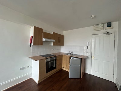 ***Close to Palmeira Square and Hove Seafront*** Main Photo