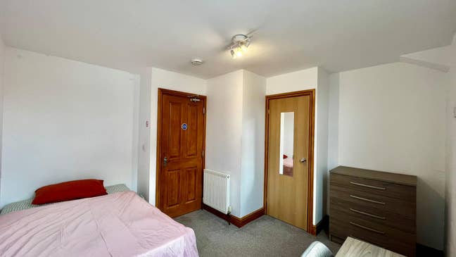 UC/DSS - Fresh 6 Double Rooms - &pound;0 rent to pay  Main Photo