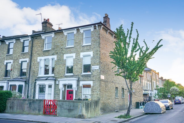 Modern 1 bed ground floor flat in Clapton E5 Main Photo