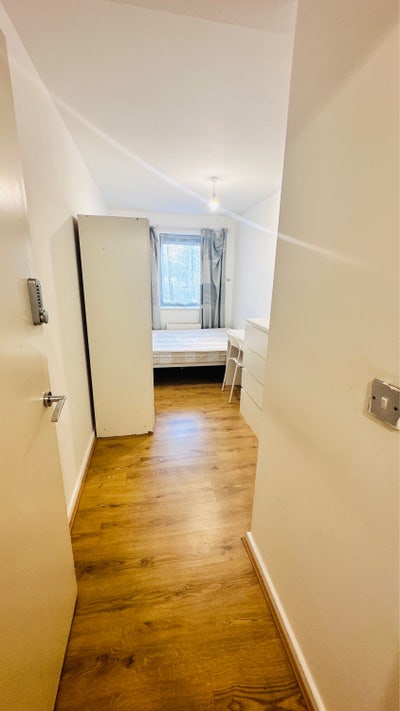 Lovely DBL Room | Ready to Move | All Bills Incl Main Photo