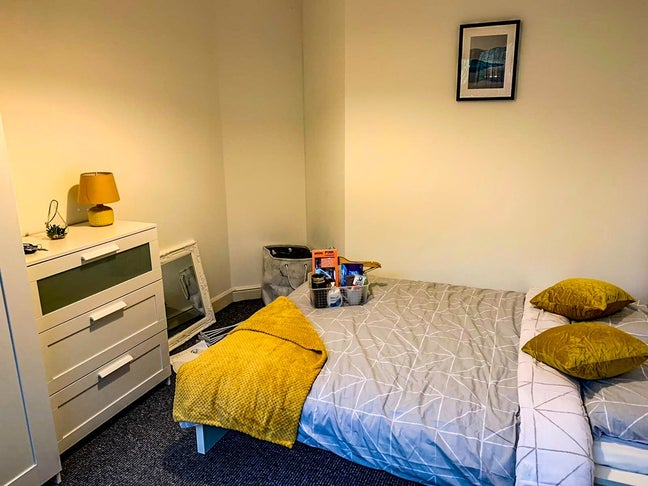 Comfortable & Affordable Room • All Bills Included Main Photo