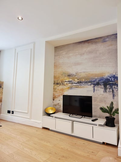 Furnished 1 Bedroom Flat with private parking Main Photo