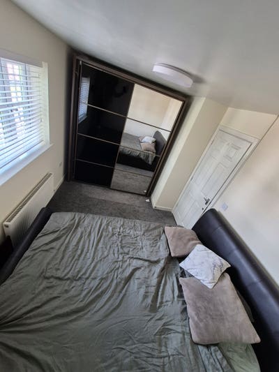 Double bedroom in a 2-bed semi-detached house ls12 Main Photo