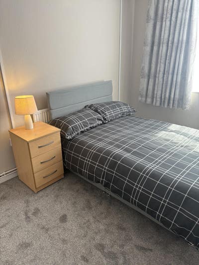 Large double bedroom furnished Main Photo