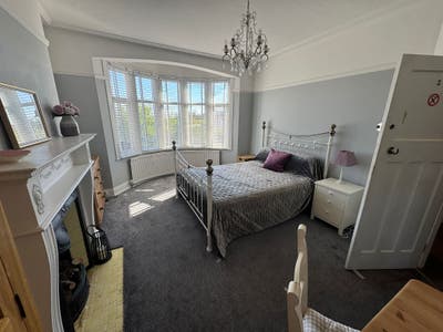 Large double bedroom to let  Main Photo