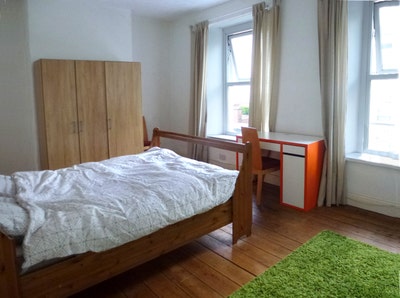 Double rooms in big house near to town centre Main Photo