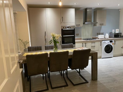 Small Double Room to Rent – &pound;550 (Bills Included) Main Photo