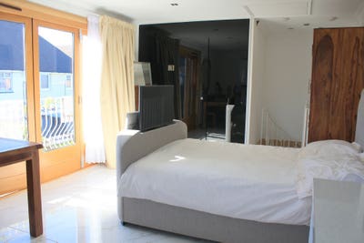 Self Contained Stuido - Heathrow  Main Photo