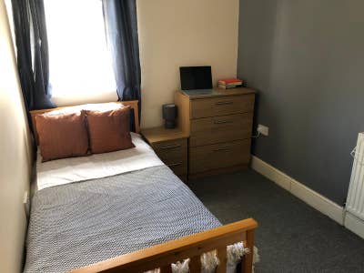 City Living:Prime Oundle Rd Location-All bills inc Main Photo