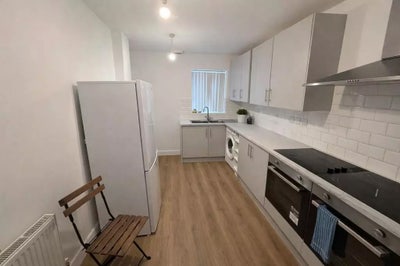 Spacious Rooms in Walsall | Great Location! Main Photo