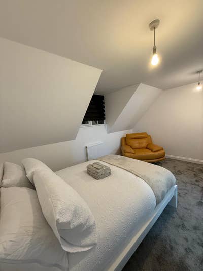 Ensuite Room in Tamworth Townhouse  Main Photo