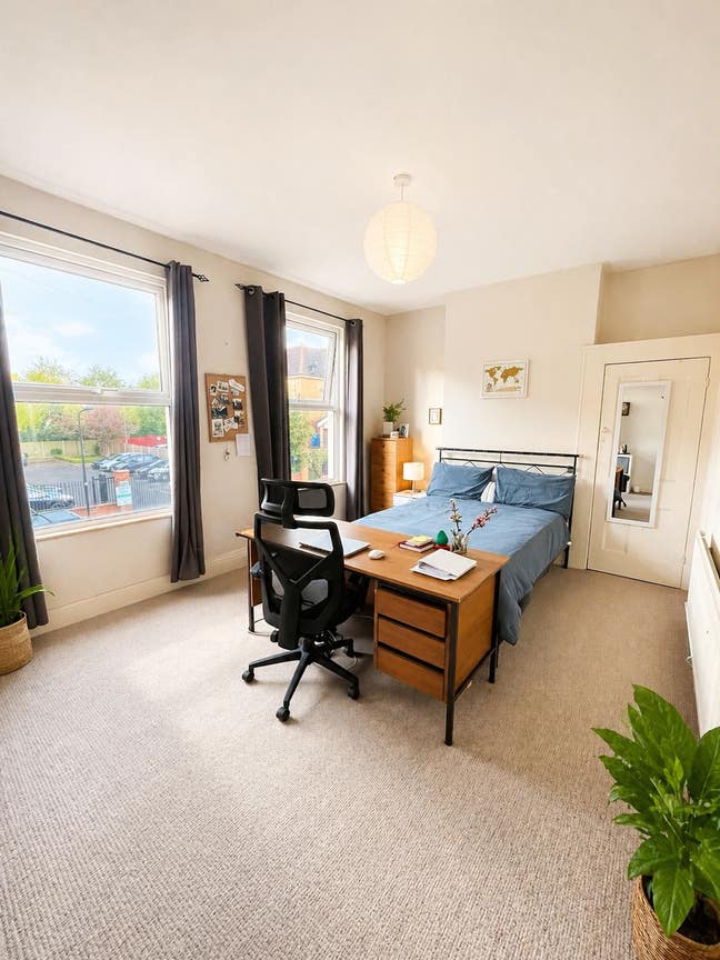 Gorgeous large double room in a central property   Main Photo