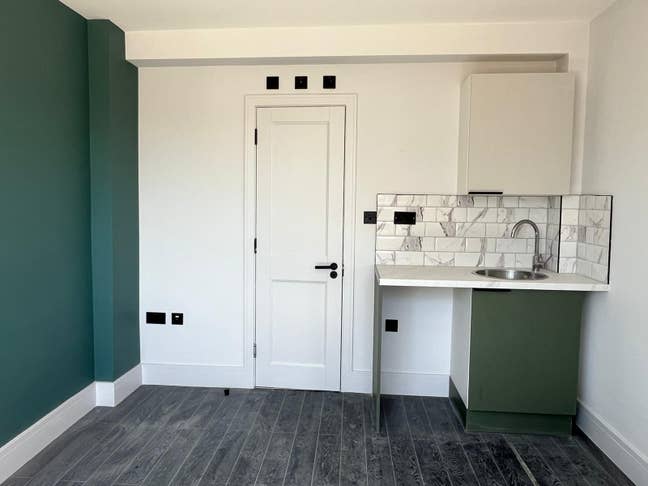 DSS - Studio Flat Available in Enfield EN3 Main Photo