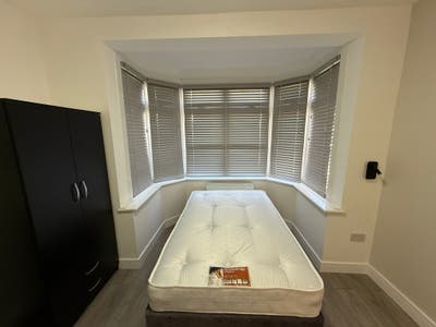DSS - Studio Flat Available in Eastcote Harrow HA2 Main Photo