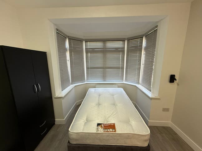 DSS - Studio Flat Available in Eastcote Harrow HA2 Main Photo