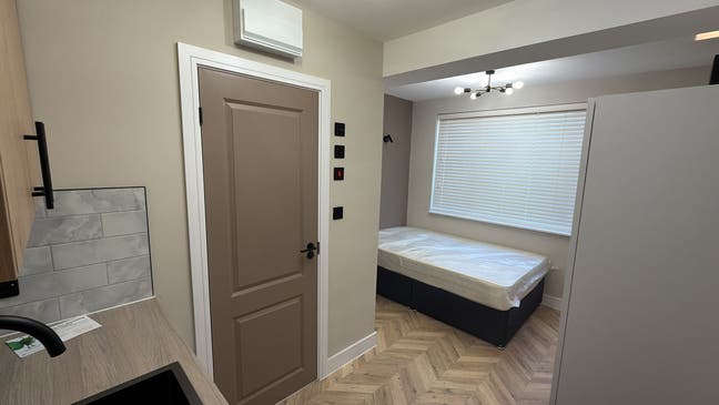 DSS-Studio Flat Available in Sunbury TW15 Main Photo