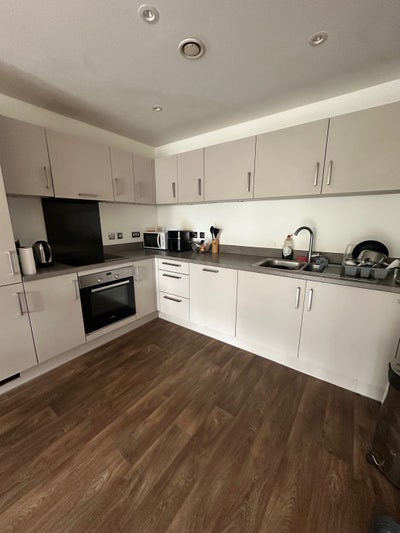 Looking for a flatmate  Main Photo