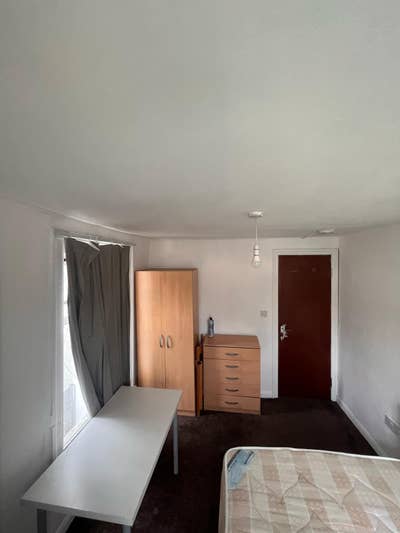 Friendly room, E15 Main Photo